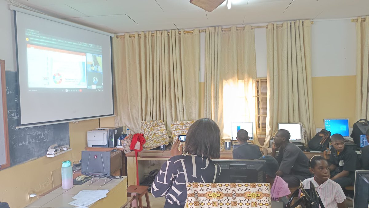 AlliantF's tweet image. #Techathon2025 with ⤵️ Experts for #SDGsKids in school.

#learningspaces