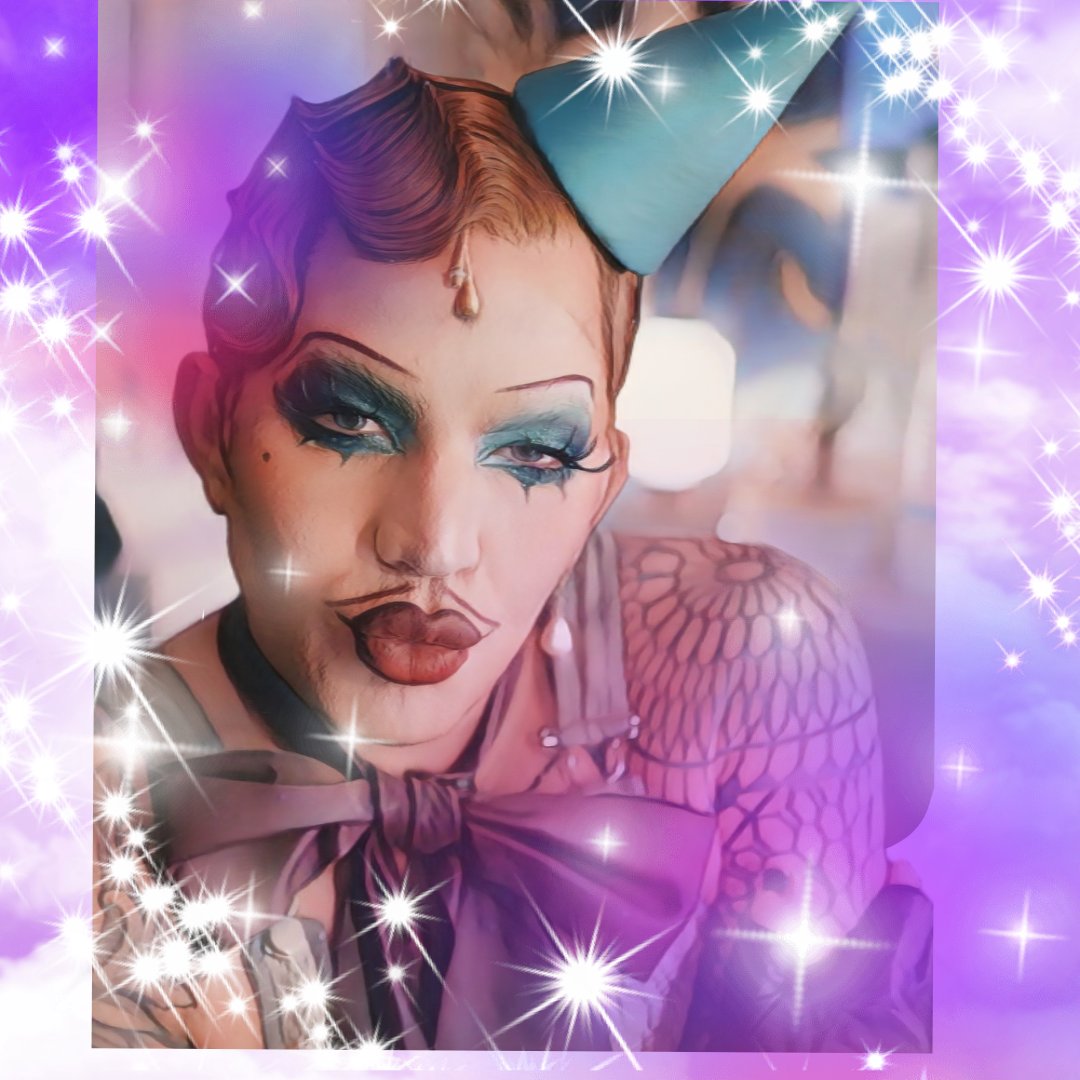 DaisyMenjivar1's tweet photo. I made this but the picture is credited to the owner/himself or who took the picture
#AdamLambert #emce #kitkatclub #cabaret #LifeIsACabaret 💚♥️🌹✨️🎭 https://t.co/0Vh5rV1i7J