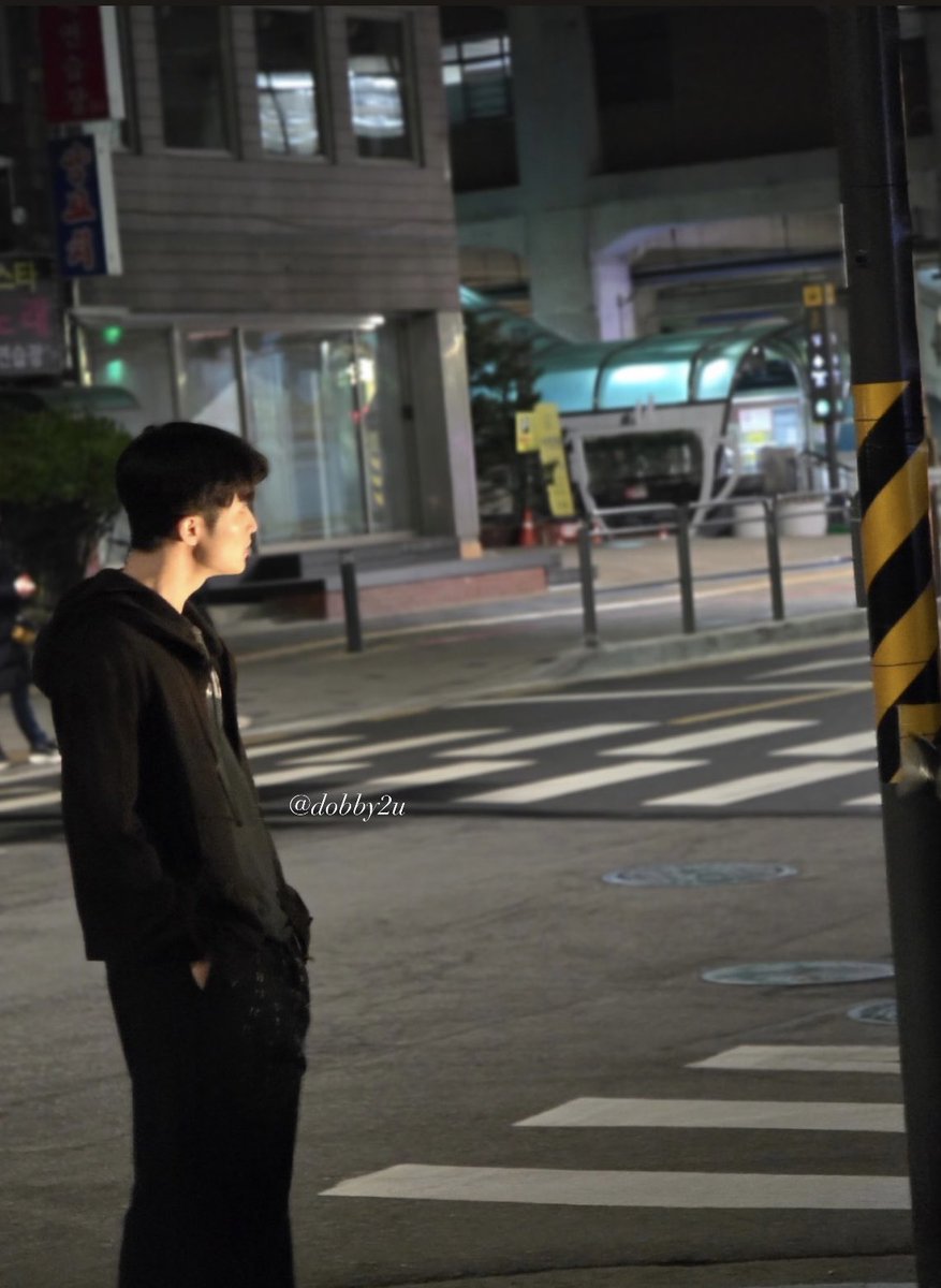 dobby2u's tweet image. 오늘 새벽에 집 가다 마크 자만추 했었는데...
내가 성덕인게 만우절 구라 아니고 실화였던 사건