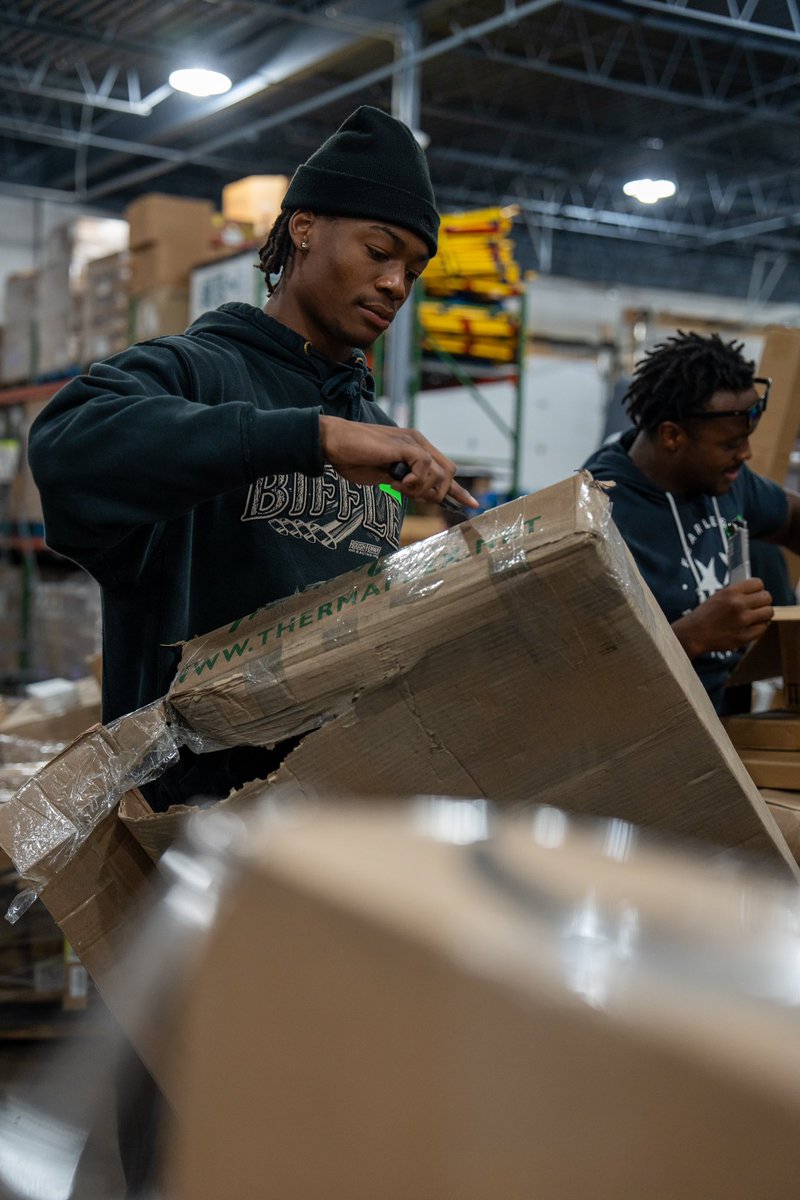 Our guys partnered up with <a href="/YAIPakOutreach/">YAIPak</a> to help unload the delivery truck for those in need in our Clarksville Community this afternoon! 

#GovEffect | #LetsGoPeay