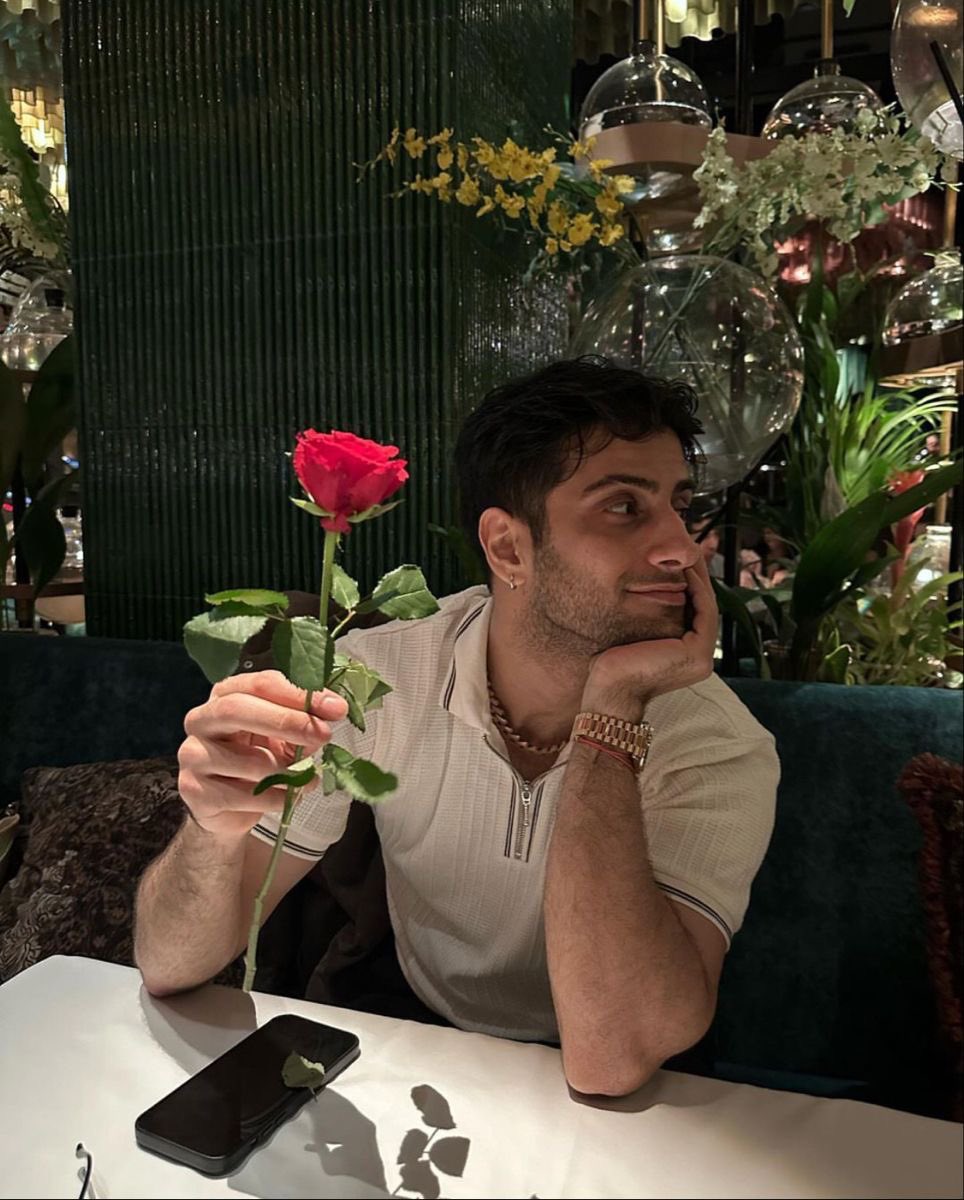 ⚫️ Reynmen: (Volkan Konak hakkında)

“Gayrimüslim bir kadının cenazesini görünce ayağa kalkarak saygısını gösteren Hz. Muhammed’in, cenazenin ardından hakaret eden, nefret dolu ümmeti.”