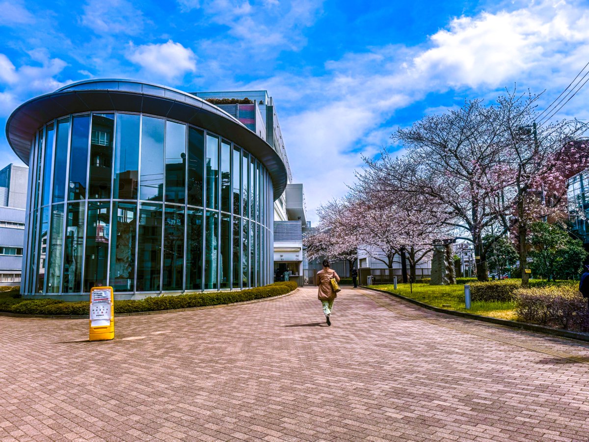 「本日から新学期です 日藝・映画学科より。 #新学期 #日藝 #日本大学藝術学部 」|アしや(芦谷)耕平のイラスト