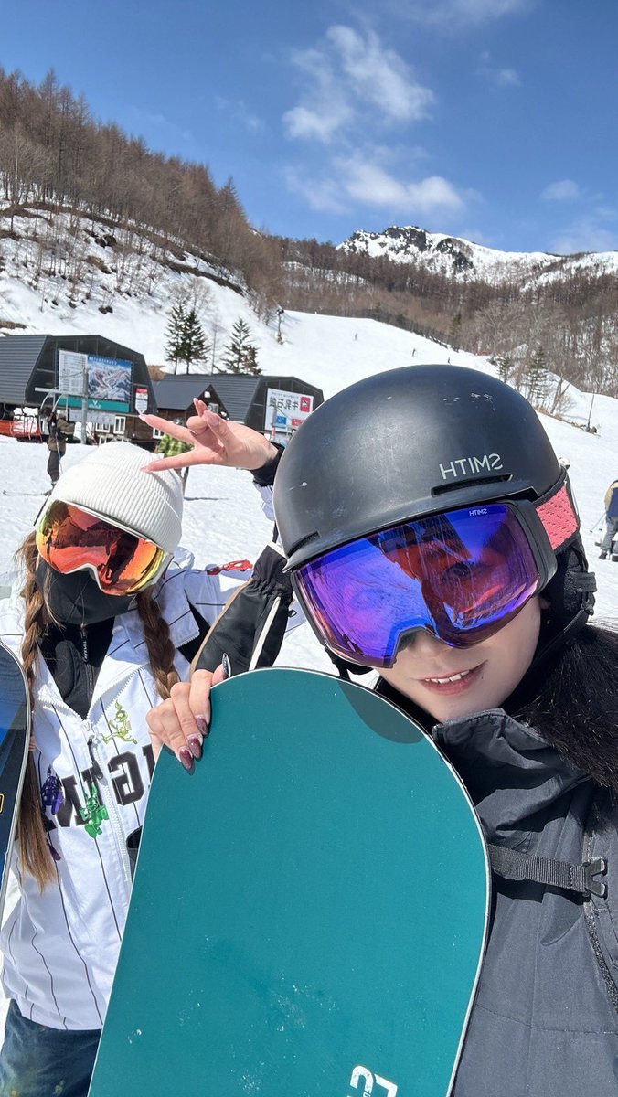 ishiimegumi0904's tweet photo. 2025.3.31 川場
#スノボ #スノーボード #Snowboard #japow #snowboarding #雪山 #カービング #カービング女子 #キッカー #カービングギャル #雪山女子 #スノボ女子 #ツリーラン #ゲレンデ
#群馬 #川場 #bcstream #bsrabbit https://t.co/3CoohCRMrW