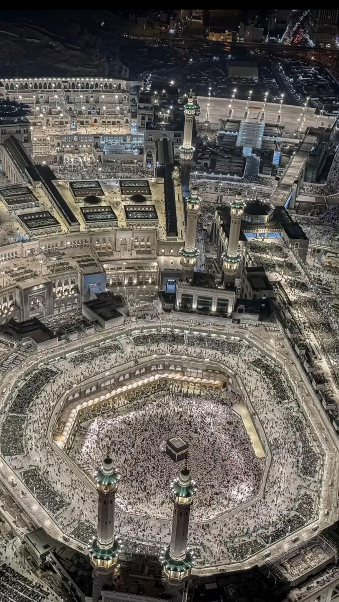 H_M_HIJAZI's tweet photo. زوروا بيت الله الحرام، حيث السكينة، والطمأنينة، والإيمان الحقيقي.
لحظة في الحرم تعادل الدنيا وما فيها، فكيف برؤية الكعبة والدعاء عندها؟
اجعلوا في قلوبكم نية العمرة أو الحج، وادعوا الله أن يكتبها لكم عاجلاً غير آجل https://t.co/Px4CljWejV