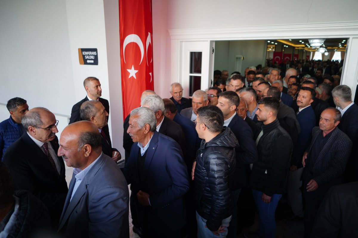 ak_catak's tweet photo. Birlik ve beraberliğin en güzel anlarını yaşadığımız bu özel günde, Mlletvkillerimz Sn. @K_Turkmenoglu_V ,@Burhan_Kayaturk , İl Bşknmz Sn. @ArvasAbdulahat , MKYK üyemiz Sn. @zahir_soganda teşkilat mensuplarımız ve kıymetli halkımızla birlikte Ramazan Bayramı’nı coşkuyla kutladık. https://t.co/5W9ZMcYwgU