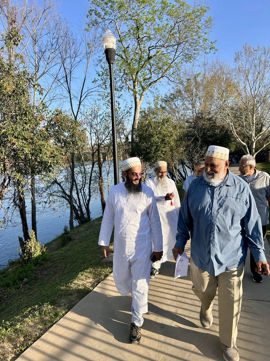 Bohras_USA's tweet photo. How many steps do you take each day? 👣 @CDCGov cites multiple health benefits for walking, including lower blood pressure, better cognition, and improved heart health.

This Ramadan, #DawoodiBohra #SouthCarolina members underwent a community-wide trek of about four miles—a step toward healthier living.