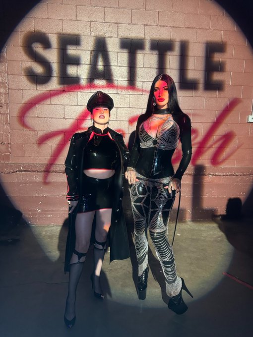 Watch Mistress Damazonia 👑's leaked NSFW photo on TwXstars