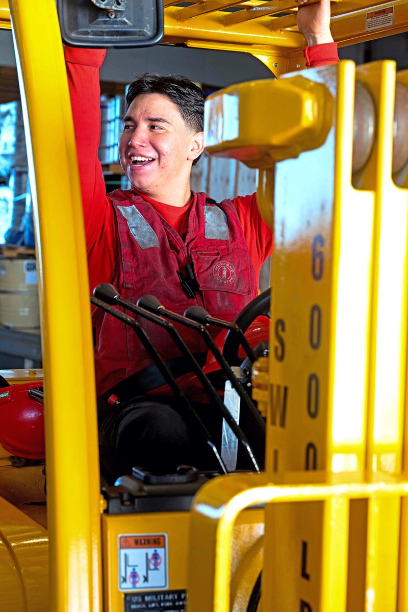 NTAG Southwest (@nrd_sandiego) on Twitter photo #SanDiego native serves aboard #USNavy #Aircraft #Carrier #USSTheodoreRoosevelt #CVN71
AOAN Santiago Lopez
navyoutreach.blogspot.com/2024/09/san-di…
#ForgedBytheSea #AmericasNavy <a href="/NETC_HQ/">Naval Education and Training Command</a> @MyNavyHR #AviationOrdnanceman @usstheodoreroosevelt #WeAreTR #SanDiego native serves aboard #USNavy #Aircraft #Carrier #USSTheodoreRoosevelt #CVN71
AOAN Santiago Lopez
navyoutreach.blogspot.com/2024/09/san-di…
#ForgedBytheSea #AmericasNavy <a href="/NETC_HQ/">Naval Education and Training Command</a> @MyNavyHR #AviationOrdnanceman @usstheodoreroosevelt #WeAreTR