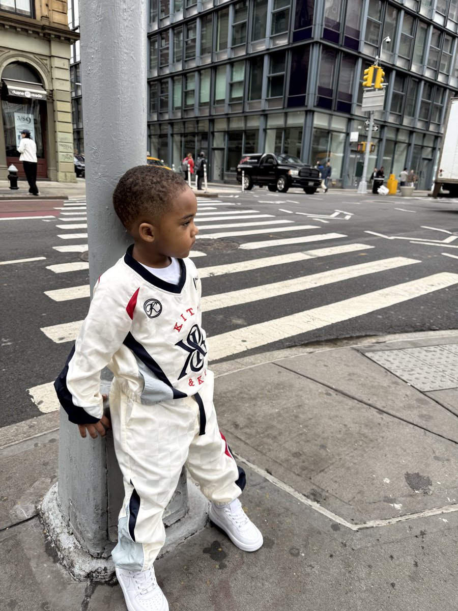fdm31st's tweet photo. HAPPY BIRTHDAY SON 🎈#BIG4 https://t.co/yK83kEyGjV