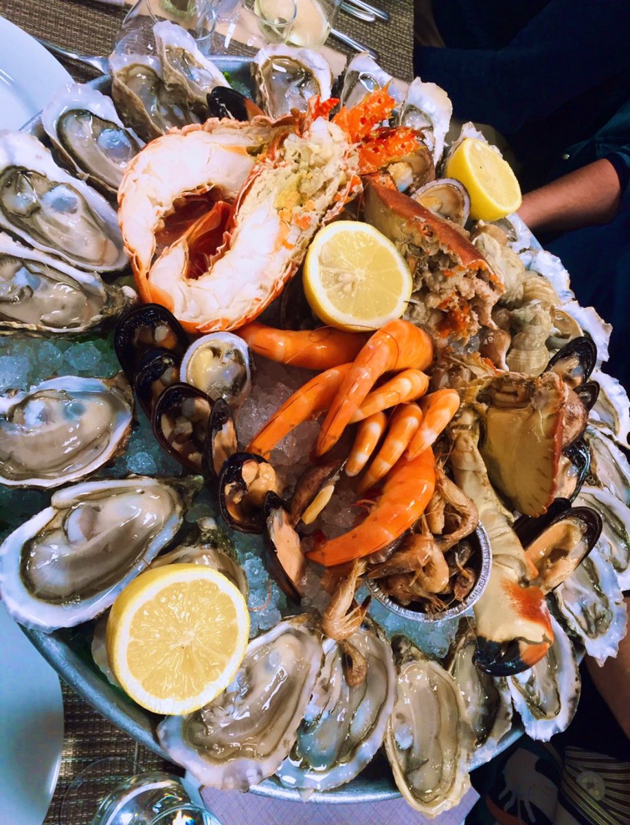 when a sub want to impress me and my friends 💕 you know I like seafood 🦞