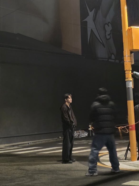 l8te2nightcalls's tweet image. 집가다 마크님 봐서
만우절개꿀잼이벤트인줄알았음
멀리서 봐도 잘생기셨습니다
#AprilFoolsDay #마크 #NCT #MARK