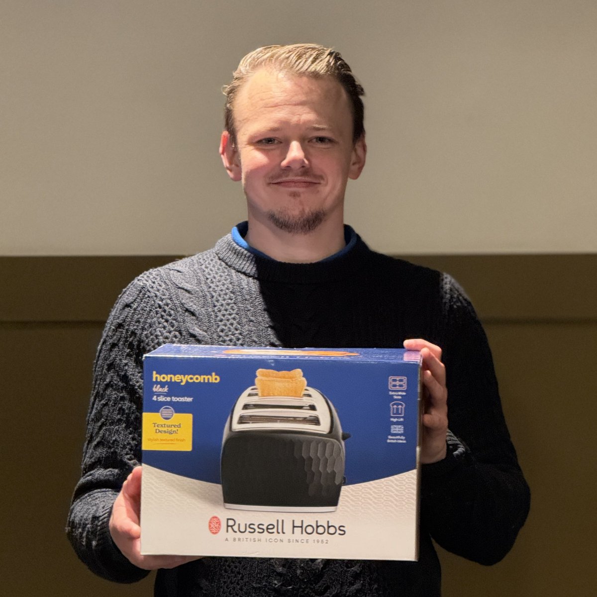 RubenLRobinson's tweet image. Today I’ll be using taxpayers money to buy toasters to give to local residents to help with the cost of living crisis (not to gain votes and make me look good 😉)
If Conservative mayoral candidate Rob Waltham is allowed to do it, why can’t I?
#AprilFoolsDay