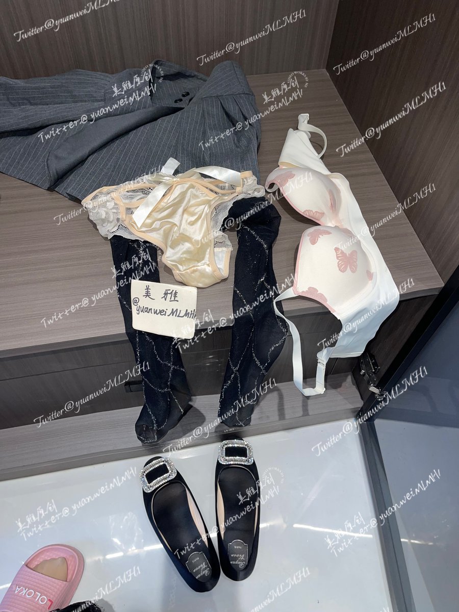 连续穿了几天的丝袜换下来还是湿湿的，晾一下马上就会变的又酸又硬….. https://t.co/3vKD45LAnJ