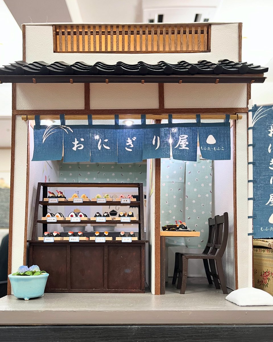 ミニチュア極小技巧展に足を運んで下さって本当にありがとうございました。沢山の方とお話し出来たこと 作品を見て（かまどの炎🔥）キラキラ輝く笑顔をいただいたことを励みにこれからも頑張って作り続けます。 もふた•もふこ
#ミニチュア極小技巧展2025
#ミニチュア極小技巧展