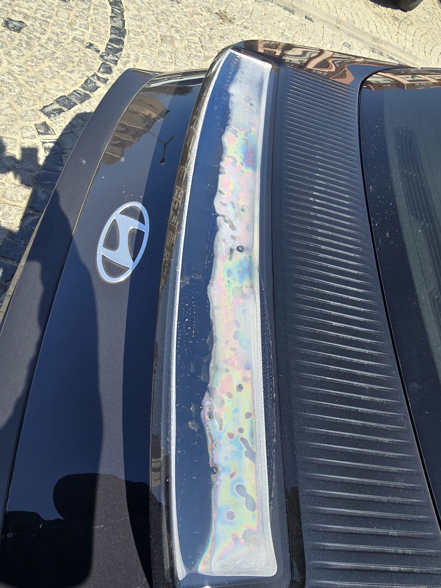 ozgurkyr's tweet photo. @HyundaiTurkiye  elktrkli aracımın stop kısmnda oluşan su birikintisi günlrce kalmaktadır. İçerisinde elektrik alsamı olması endişe vericidir. Servisiniz bu durumu nrmal karslmkta ve onarm yada değşim yapmamaktdır. Araç elktrkli araç olması ve elktrk aksmnda su olması korkutucudr https://t.co/YzfysfZ64V