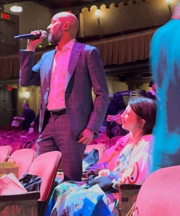 KeeganMKey's tweet image. So excited to be part of this amazing evening! Thank you to The Action Chorus for allowing me to join the show! Your rock!! Rehearsal with you was a blast!! @NEXTforAUTISM #nightoftoomanystars 🎶👨🎤👍🏽