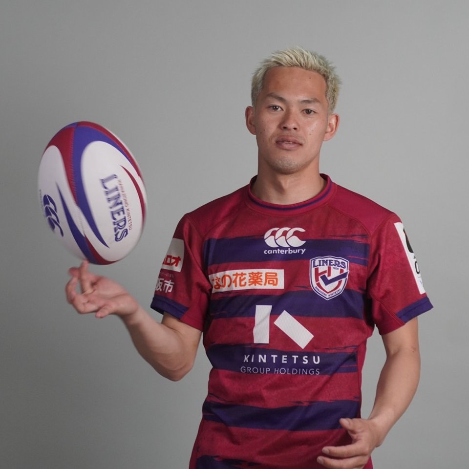 liners_players's tweet photo. 【久保 吏久斗選手 期限付き移籍のお知らせ】
このたび、久保 吏久斗選手がFC大阪(Jリーグ)より花園近鉄ライナーズへ期限付き移籍することが決定いたしましたので、お知らせいたします。

【プロフィール】
名前：久保吏久斗 Kubo Rikuto
ポジション：ウィング
生年月日：1997年1月23日
出身：奈良県
身長：167センチ
体重：64キロ

【経歴】
2012-2014　セレッソ大阪U-18
2015-2018　京都産業大学
2019-2020　MIOびわこ滋賀(現：レイラック滋賀FC)
2021-　　　FC大阪

／
ファン・サポーターの皆様へメッセージ
＼
この度、FC大阪から花園近鉄ライナーズへ移籍しましたウイングの久保です。
僕の特徴であるサイド際のスピードを、ぜひ花園へ見に来てください！
待ってます！

@FCosakaOfficial
@CSoccer0123

#エイプリルフール

#rugby
#リーグワン
#花園近鉄ライナーズ
#Jリーグ
#FC大阪
