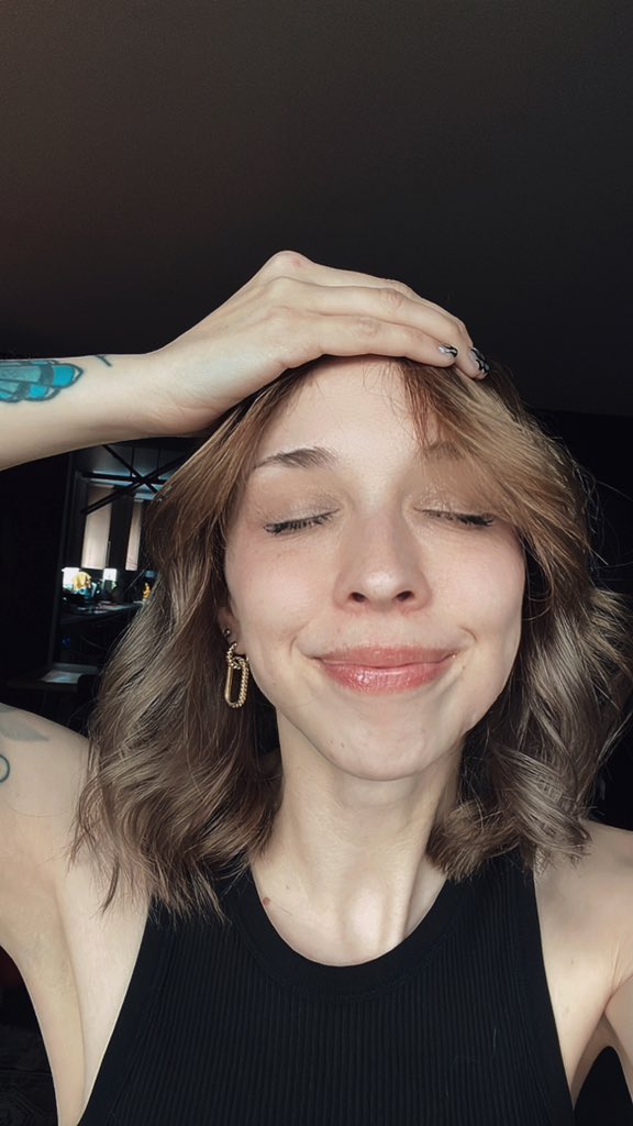 Who is she? 
Got my hair done in time for tour ✨