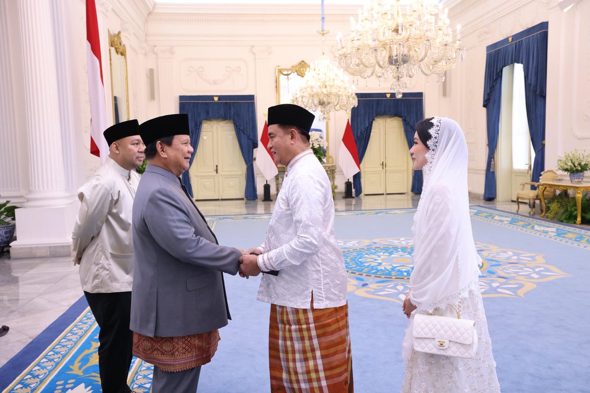 Saya dan istri bersilaturrahmi Idul Fitri dengan Presiden Prabowo Subianto di Istana Merdeka, Jakarta, 1 Syawal 1446 H/31 Maret 2025 M.