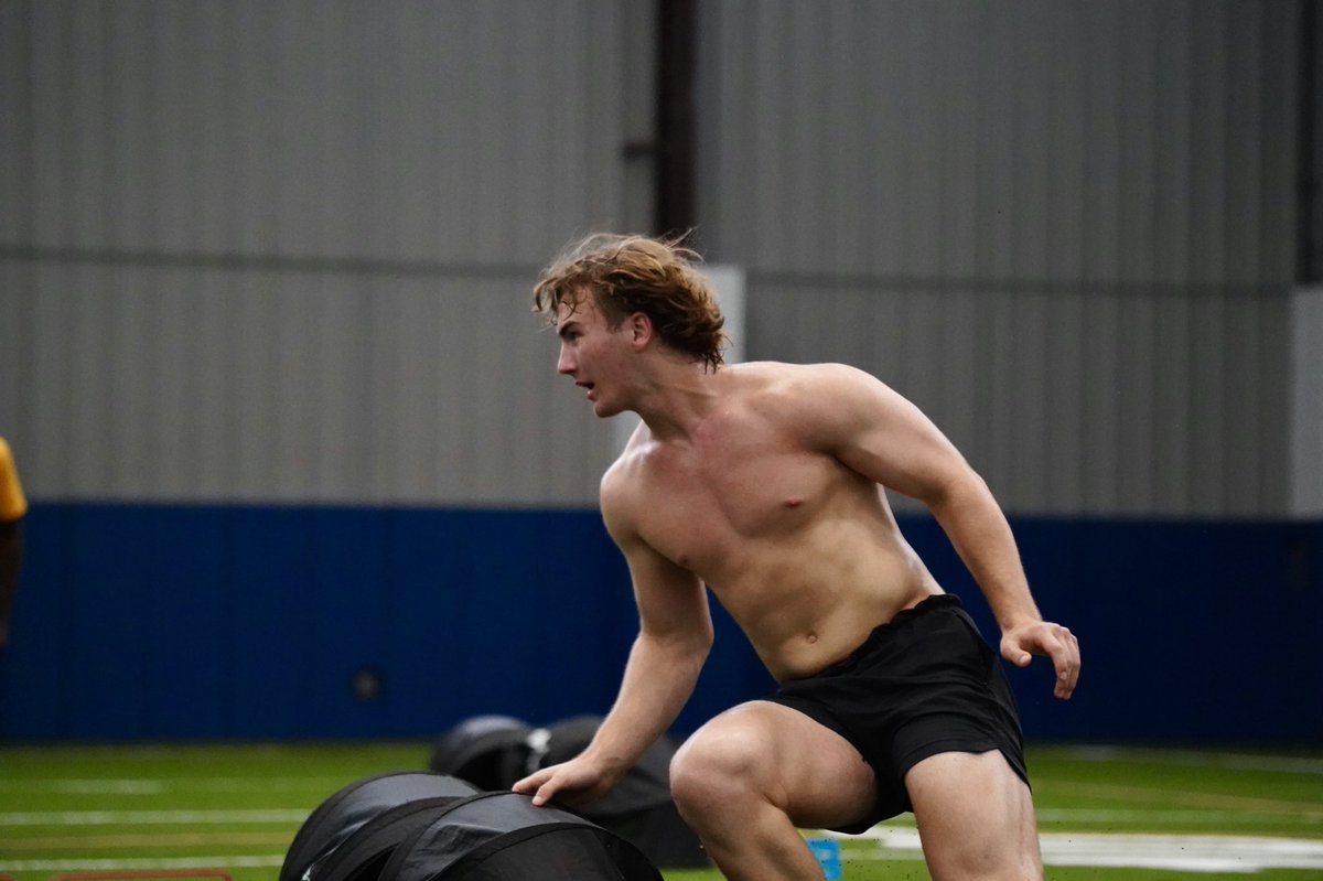 Deacon Morgan (@deacon_2027) on Twitter photo Got some great LB work in yesterday with Coach <a href="/DonnieBaggs_/">#HCville</a> 💪🏼
<a href="/EHSSports/">EHS Sports</a> <a href="/CoachMoynahan/">Coach Moynahan</a> <a href="/ItsCoachEdd/">Jeremy Eddington</a> Got some great LB work in yesterday with Coach <a href="/DonnieBaggs_/">#HCville</a> 💪🏼
<a href="/EHSSports/">EHS Sports</a> <a href="/CoachMoynahan/">Coach Moynahan</a> <a href="/ItsCoachEdd/">Jeremy Eddington</a>