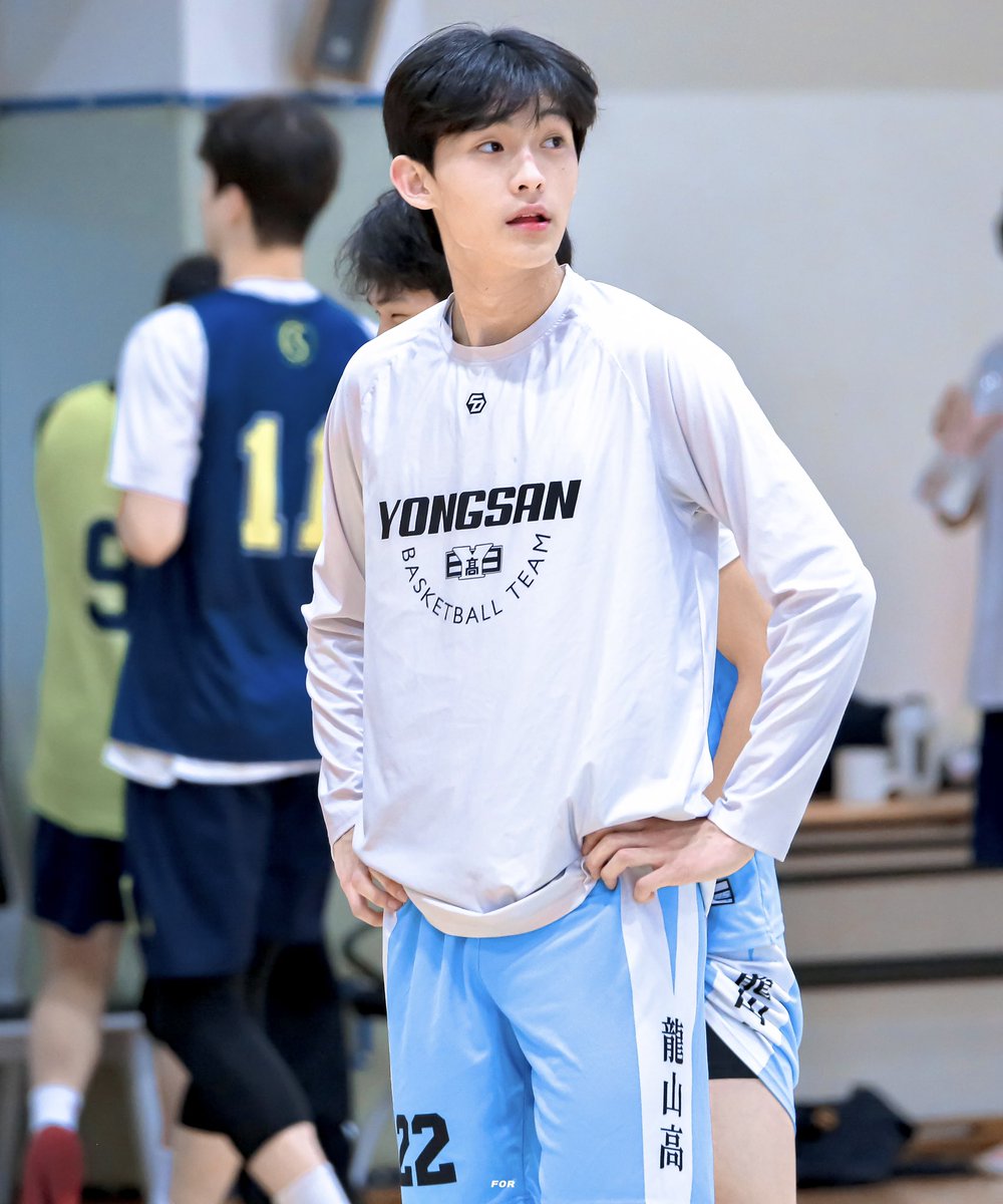 for_20010102's tweet photo. 🏀 

#만우절 #김윤서 #용산고농구부 https://t.co/AsJsL10X42