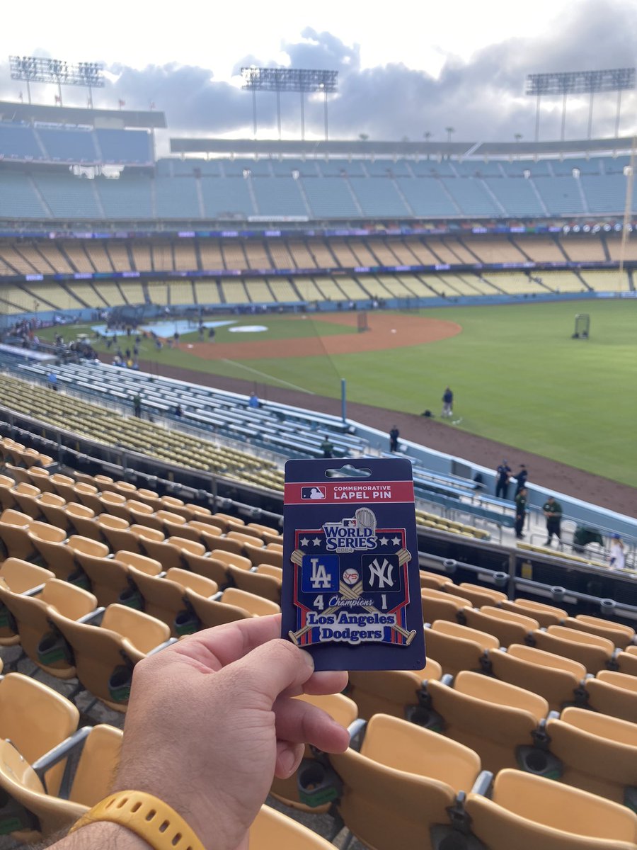 DealinRugs's tweet photo. This 2024 World Series pin is clean 🔥🤯😮‍💨🏟️💙 https://t.co/qRgQYJXJia