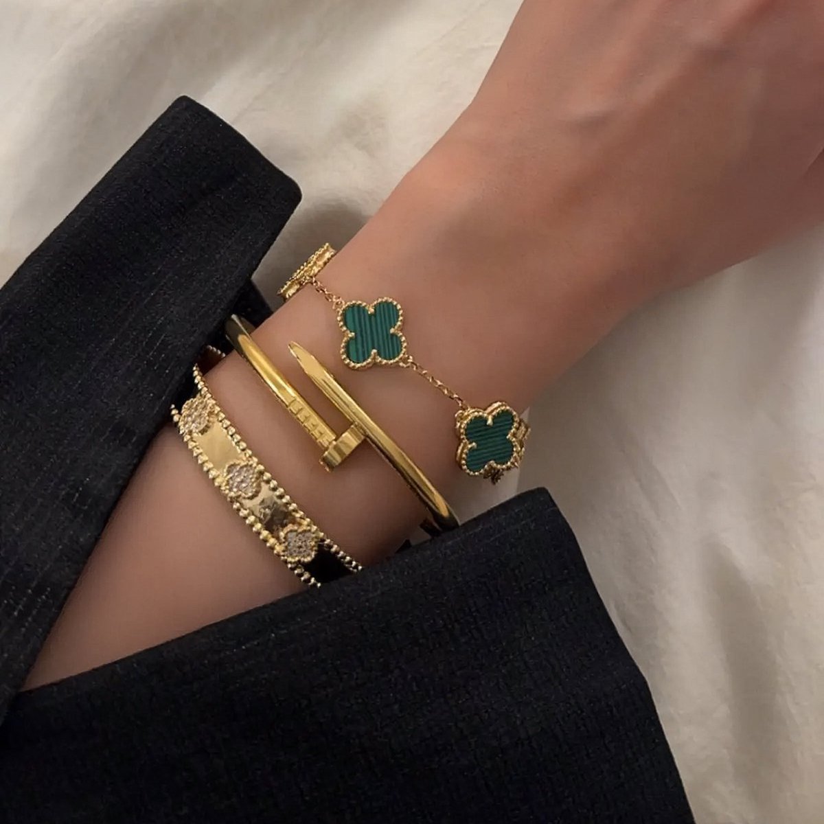 ورده واحده ولا خمس وردات🥺🍀؟