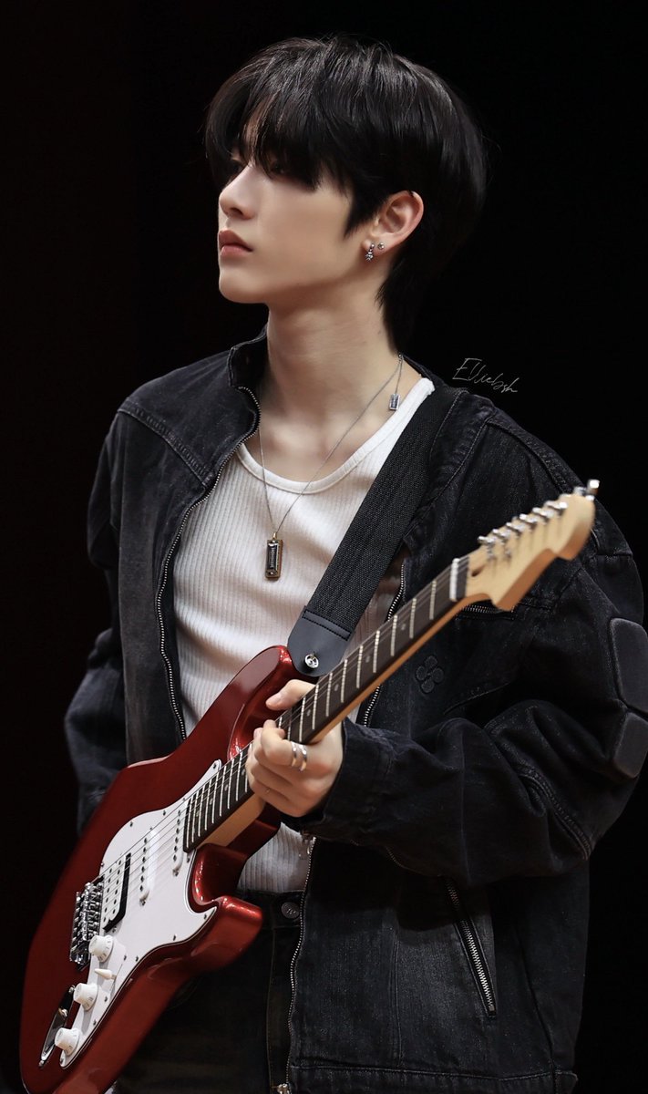 🎸 

#BOYNEXTDOOR #보이넥스트도어 
#태산 #TAESAN 
#AprilFoolsDay