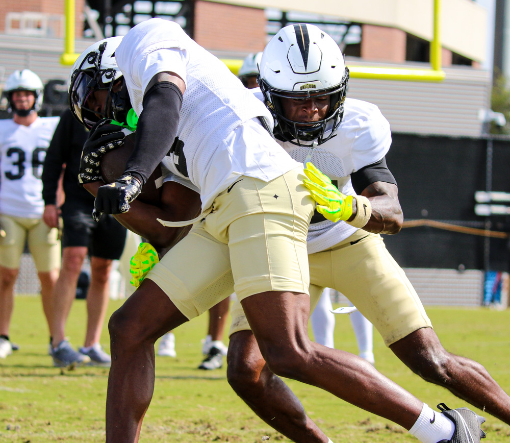 Brandon Helwig (@ucfsports) on Twitter photo Excited to see what Jaylen "AP" Heyward does this season. He was among the highest-acclaimed signees in UCF's 2024 class. He played primarily on special teams last year and is working to get into the rotation at safety. Excited to see what Jaylen "AP" Heyward does this season. He was among the highest-acclaimed signees in UCF's 2024 class. He played primarily on special teams last year and is working to get into the rotation at safety.