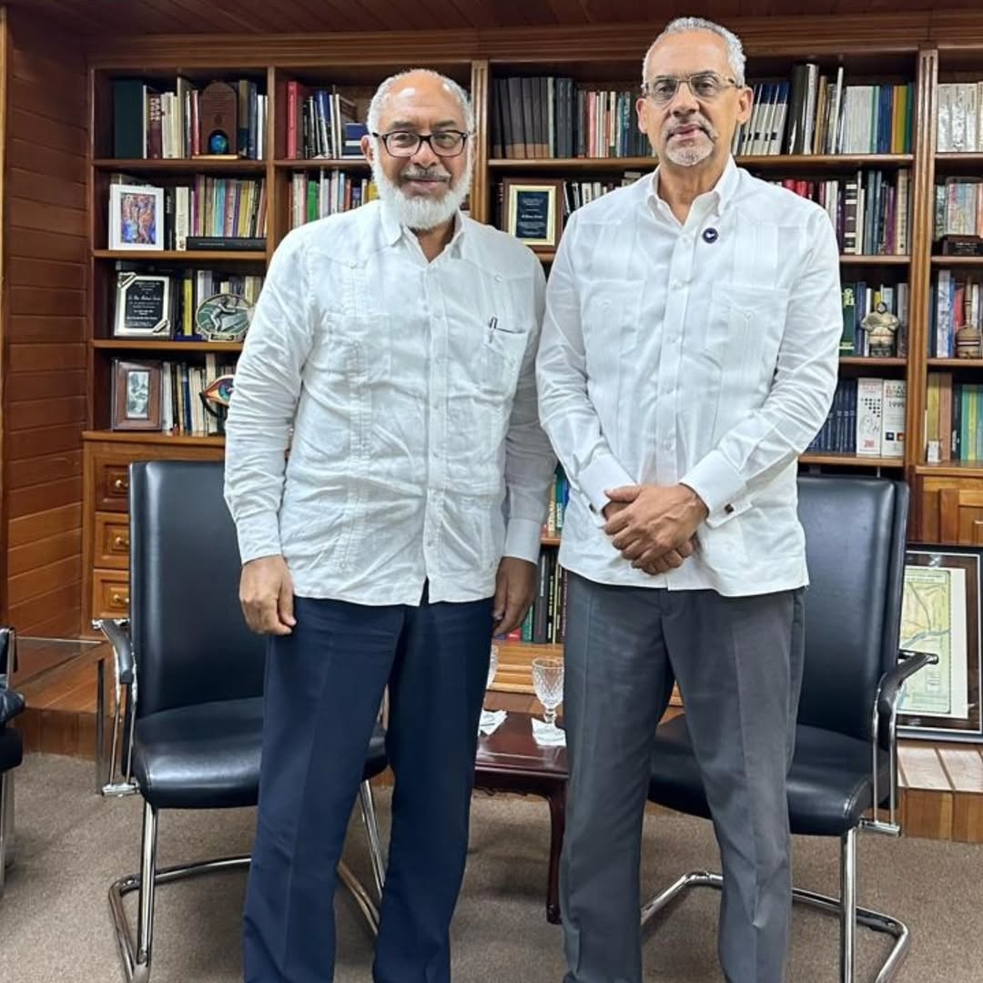 MConstructiva's tweet photo. El presidente del Consejo Nacional de Drogas, Alejandro de Jesús Abreu, realizó una visita de cortesía al destacado periodista Persio Maldonado, director del periódico El Nuevo Diario y presidente de la Sociedad Dominicana de Diarios (SDD).

https://t.co/PTXRcVEBvj https://t.co/7M7uWpmYxB