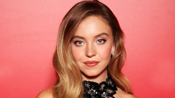 Wario64's tweet photo. Sydney Sweeney is in final negotiations to star in the live-action Gundam movie https://t.co/AkhlO3ace2 https://t.co/WTRmkAPAma