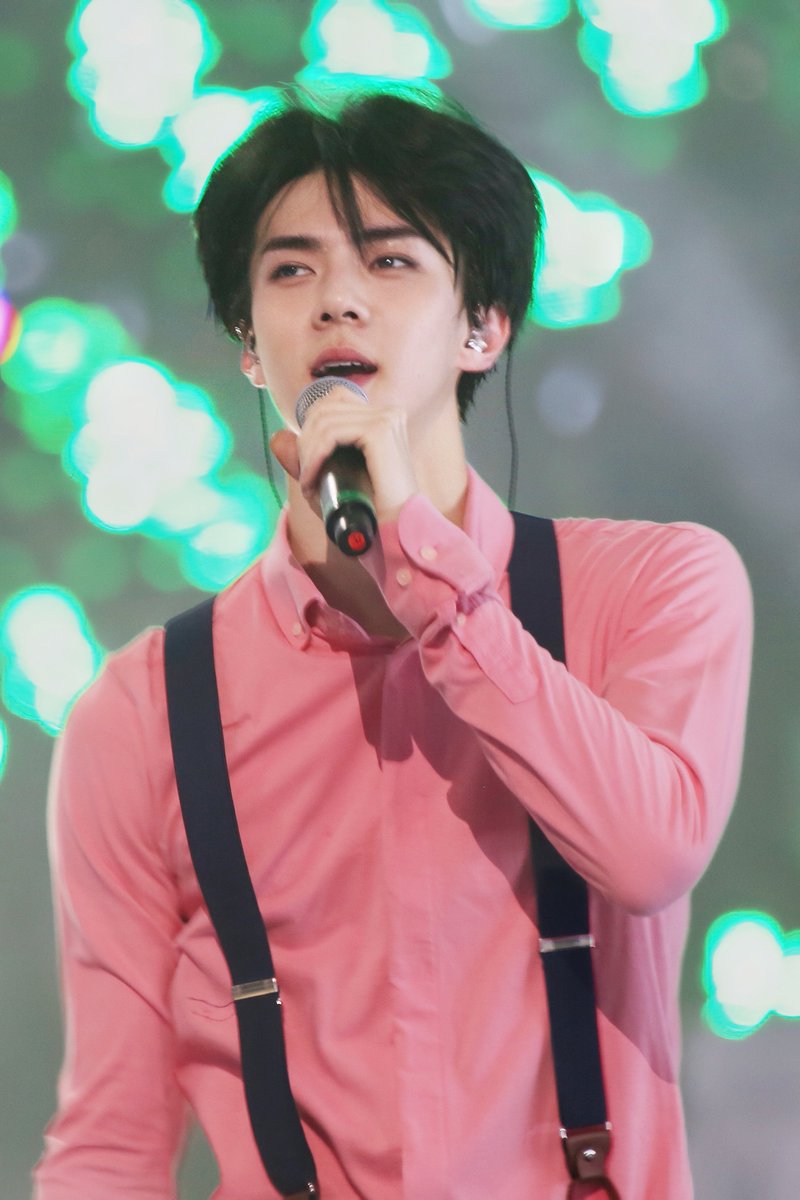 milkteus's tweet photo. hq photos of sehun posted by actor li zefeng’s fansite for april fool’s day! 🩷 https://t.co/o46HC936og
