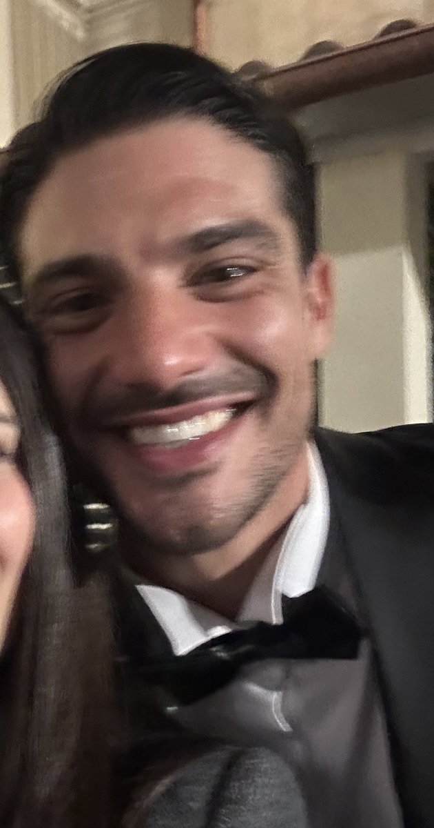 Ti ho conosciuto, ci siamo parlati e posso solo dire che sei un buono. 

Spero farai tesoro di quello che ci siamo detti, andando oltre l’orgoglio anche se sei terribilmente ferito. Sai che LEI non è la Shaila che abbiamo conosciuto.

ps: si tatuerà lo stesso il sole

#shailenzo