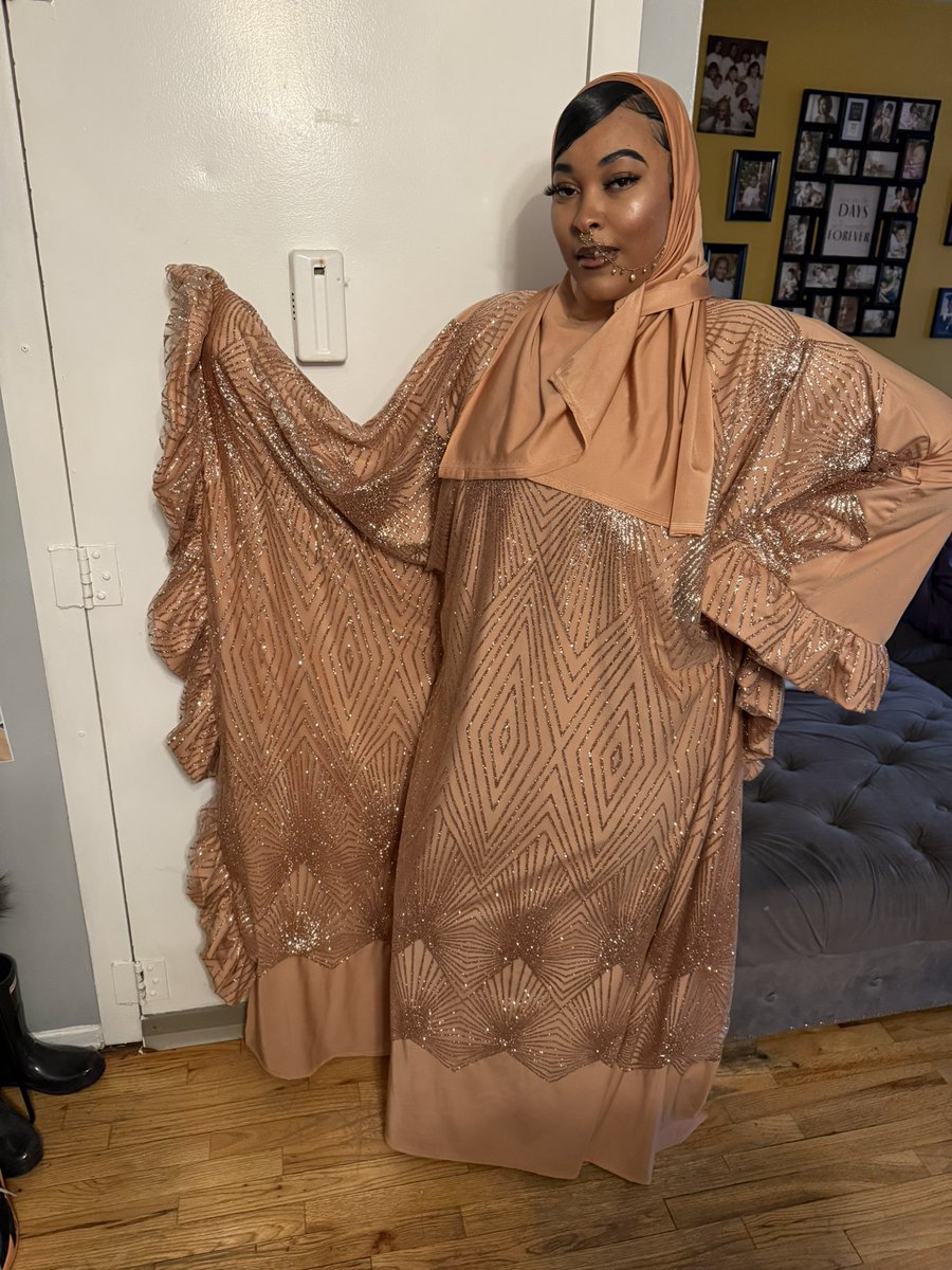 _ShelbyTyler_'s tweet photo. I made my sisters Kaftan for Eid Mubarak and she looked so gorgeous! ✨ https://t.co/moPXBE4ADQ
