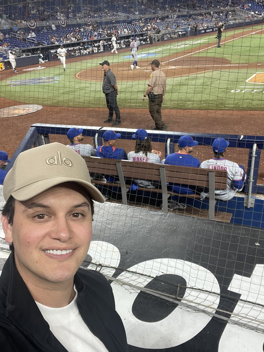 GallitoVip's tweet photo. La cara de una persona que acaba de volver a lograr una apuesta importante en su vida rodeado de todos ustedes❤️

Solamente me queda dar las gracias por motivarme a ser mejor cada día y exigirme a full en este mundillo tan complicado🚀

Mets -1 -145✅✅✅

Se vienen las transfers https://t.co/8aMwddfy77