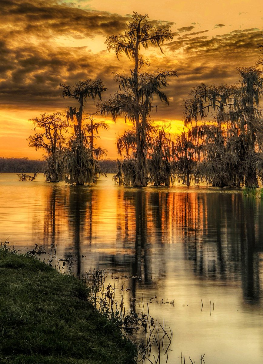 Now that I'm back in civilisation, this was a burner of a sunset to the point where I almost wanted to desaturate it.