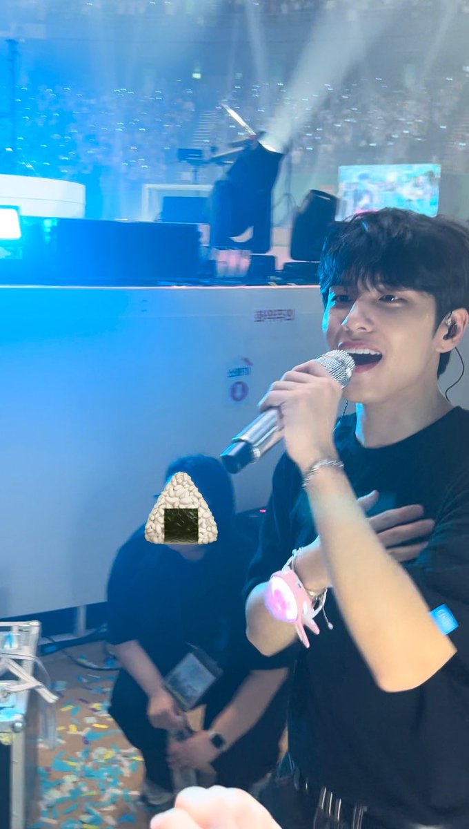 XXXX_02_2's tweet photo. #AprilFoolsDay
오늘은 만우절..🩵

#DAY6 #원필 #WONPIL https://t.co/5DCqgIX60Z