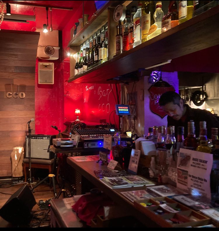 今夜、18:30頃よりCCOにて初の一人バー営業です。実に感慨深い。小粋な音楽、映画など用意してお待ちしております。ノンアルコールも勿論オーケー。雨宿りはCCOでキマりだ( ˊ̱˂˃ˋ̱ )
