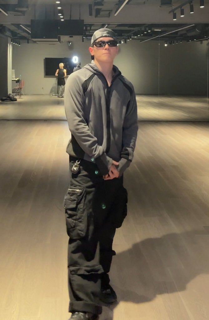 poo9932's tweet photo. "ฮยอง ผมอะตัวเหมือนเดิม แต่ฮยองนั่นแหละตัวใหญ่ขึ้นต่างหากคับ" อ้ากกกกกกกกกกก https://t.co/rB1IWn2gxY