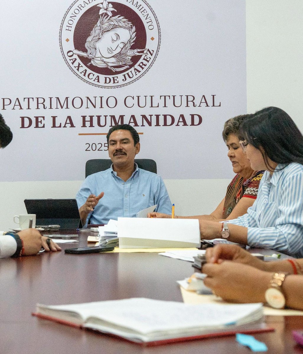 raychagoya's tweet photo. Hoy participé en la reunión de la Comisión de Hacienda para avanzar en los temas pendientes de la agenda y dar seguimiento a los acuerdos que nos permiten mantener el orden en el trabajo municipal.

Asumo cada responsabilidad con compromiso, porque transformar Oaxaca de Juárez también implica orden y eficiencia.

#VecinasYVecinos
#TransformandoJuntosLaCapital
#OaxacaDeJuárez