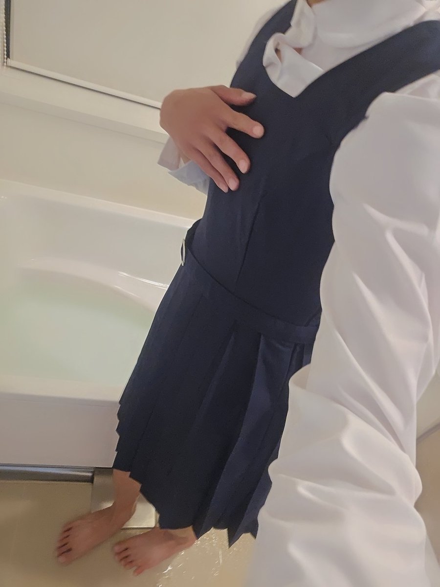 學長(主人)洗澡水放好了 就讓學妹來幫學長服務吧