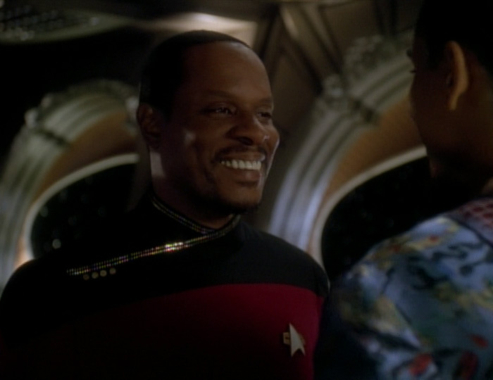 JanelleWaz's tweet photo. *Captain* Sisko has arrived. #DS9 #TheAdversary #allstartrek https://t.co/HQAmwG1DFQ