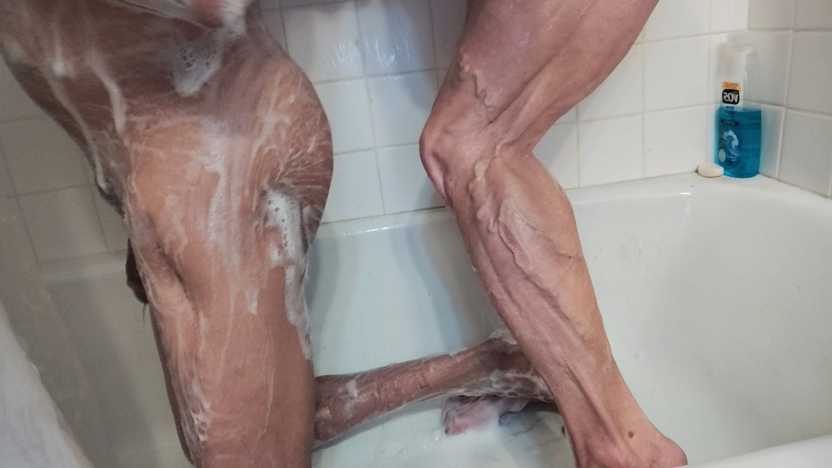 TempestJones79's tweet photo. Shower time https://t.co/nxWiG2sZaC #tempestjones4life #showertime #leglady #kygirlcalves https://t.co/lAhJuXXXnd