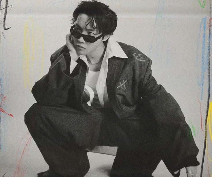 chartdata's tweet image. j-hope ties JungKook as the K-Pop soloist with the most entries in Hot 100 history (7 each).