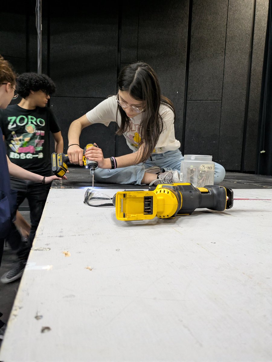On Monday, our rep theatre class held their first out-of-class tech workday for The 25th Annual Putnam County Spelling Bee! The cast and crew split into their respective tech groups to make final preparations for tech week.