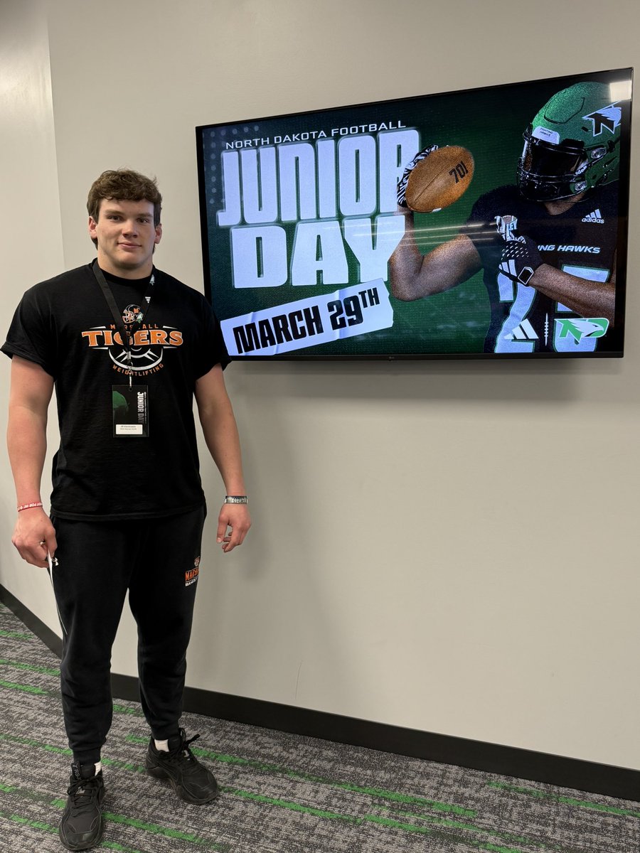 JrVierstraete's tweet image. Great visit up North! Thanks @Coach_SchmidtE @IsaacFruechte14 @CoachAndersonJD