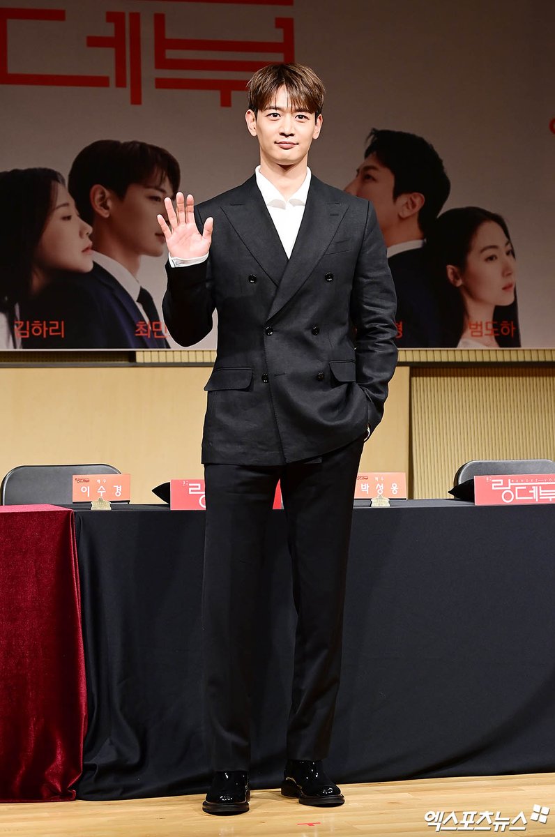 91linegif's tweet photo. 250401 연극 랑데부 기자간담회 #민호
https://t.co/bPFJpsm73w
https://t.co/Q9PLWdVlF3
https://t.co/aUHOrl4AlC
https://t.co/rMRAdgBkFC https://t.co/6hjo6qDmJu