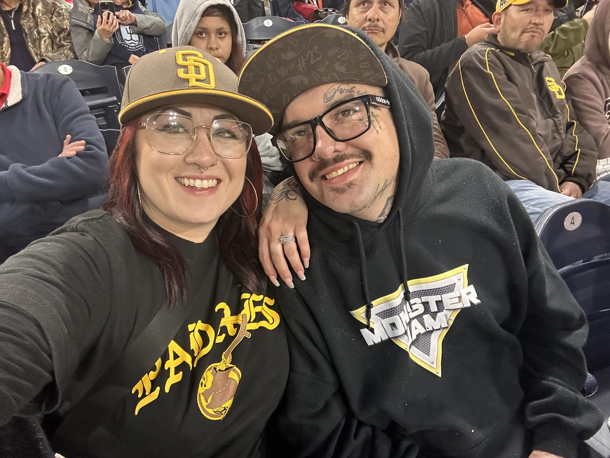 OIb110's tweet photo. At the @Padres with wifey 
#forthefaithful https://t.co/hhIzWoeMPG