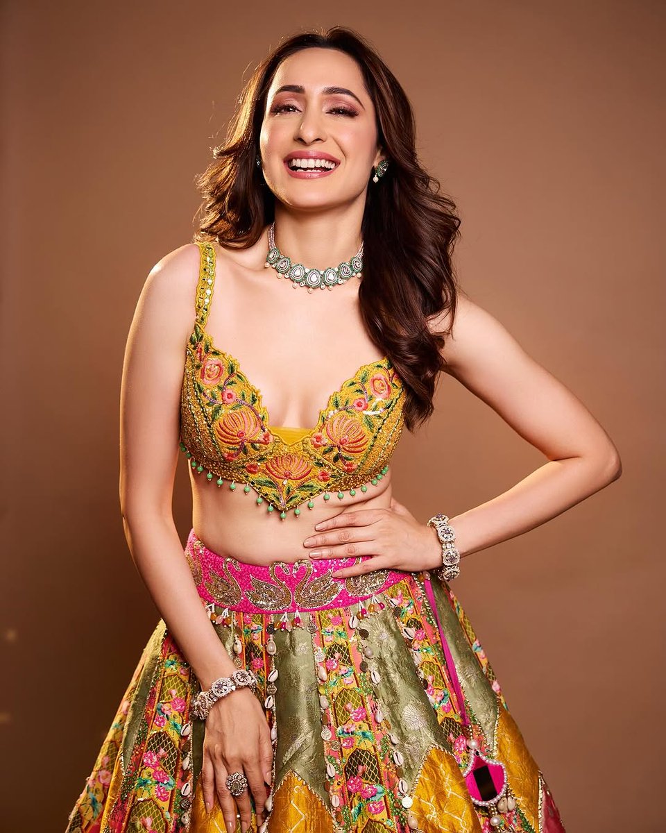 📸 Pragya Jaiswal 🎥