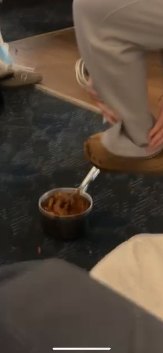 kayta82586730's tweet photo. Eating foot pasta tonight #neave https://t.co/SeD0Qy2NMV